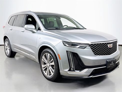 Used 2023 Cadillac XT6 Premium Luxury image 3