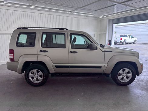 Used 2011 Jeep Liberty Sport w/ Trailer Tow Class III Group image 4