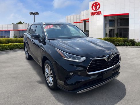 Used 2025 Toyota Highlander Platinum AWD/4WD image 1