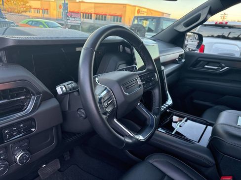 Used 2025 GMC Yukon XL Denali image 13