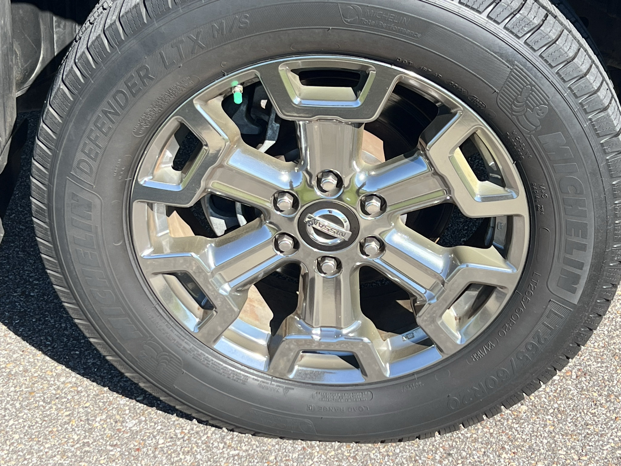 Used 2019 Nissan Titan SL w/ Chrome Package AWD/4WD image 12