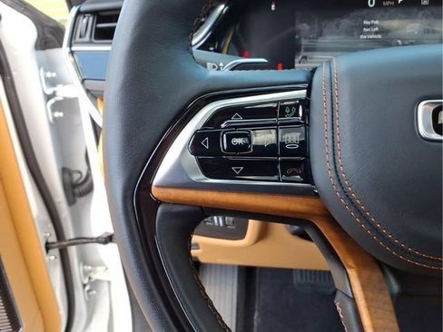 Used 2025 Jeep Grand Cherokee L Summit AWD/4WD image 25