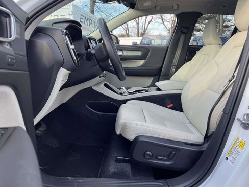 Used 2023 Volvo XC40 B5 Ultimate w/ Climate Package image 15