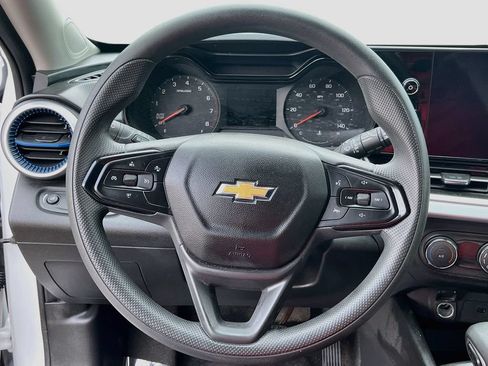 Used 2025 Chevrolet Trax LS w/ Driver Confidence Package FWD image 11
