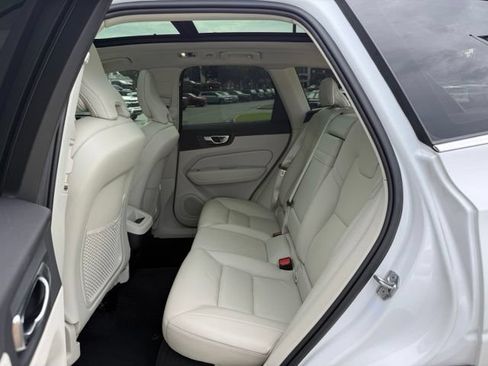 Used 2021 Volvo XC60 T5 Momentum FWD image 28
