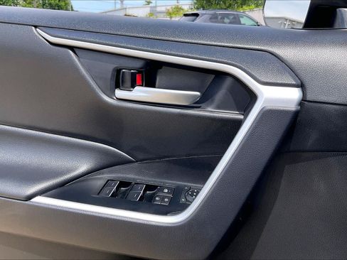 Used 2025 Toyota RAV4 XLE FWD image 34