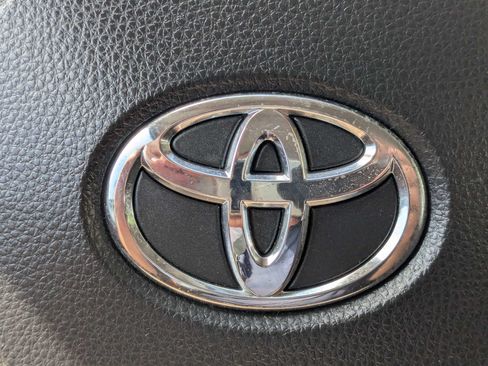 Used 2022 Toyota Corolla LE FWD image 14