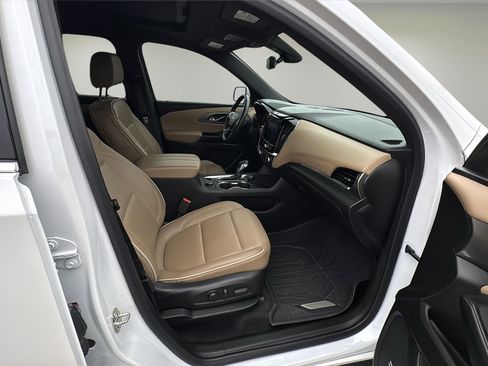 Used 2023 Chevrolet Traverse Premier image 20