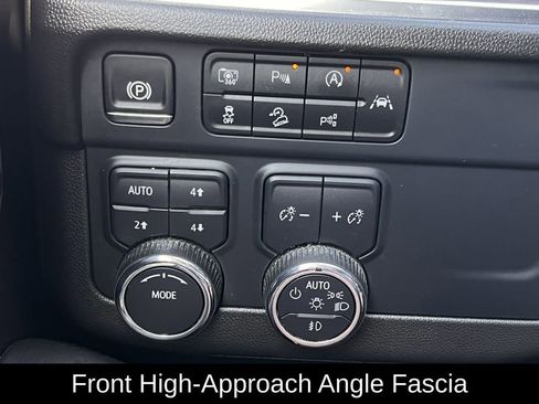 Used 2025 Chevrolet Suburban Z71 image 25