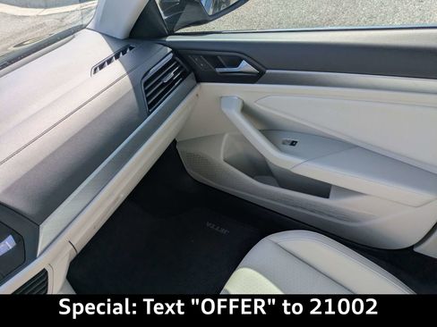 Used 2023 Volkswagen Jetta SE image 15