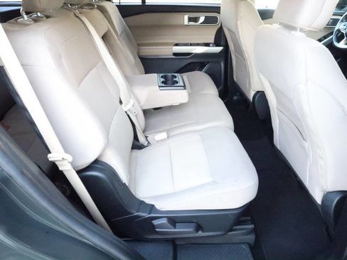 Used 2022 Ford Explorer XLT image 7