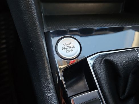 Certified 2023 Volkswagen Taos SE image 17