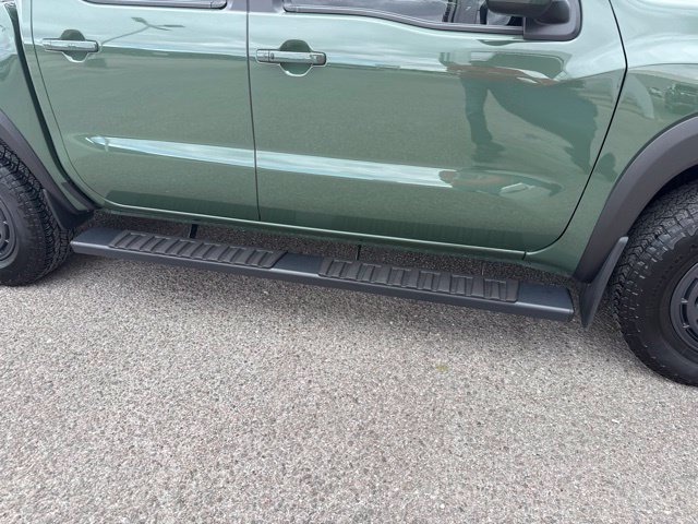 Used 2025 Nissan Frontier PRO-4X AWD/4WD image 9