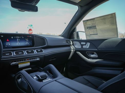 New 2026 Mercedes-Benz GLS 450 4MATIC image 23