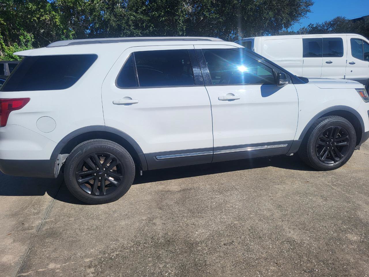 Used 2016 Ford Explorer XLT w/ Equipment Group 202A FWD image 10