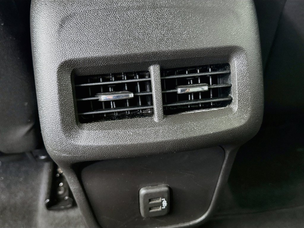 Used 2024 Chevrolet Equinox LT FWD image 29