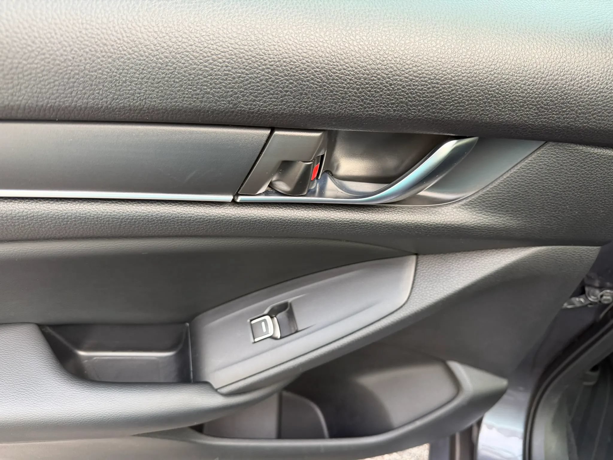 Used 2018 Honda Accord Sport image 17