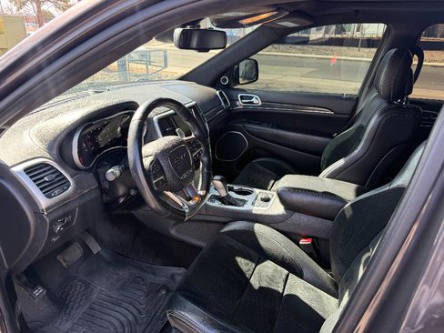 Used 2016 Jeep Grand Cherokee SRT image 15