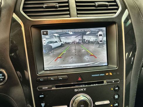 Used 2017 Ford Explorer Platinum AWD/4WD image 20