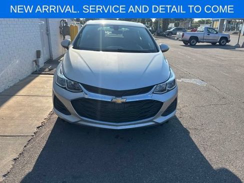 Used 2019 Chevrolet Cruze LS w/ LS Convenience Package FWD image 4