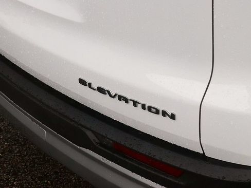 Used 2025 GMC Acadia Elevation FWD image 9