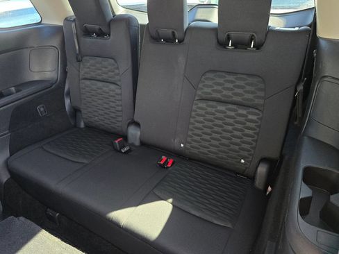 Used 2025 Nissan Pathfinder SV FWD image 3