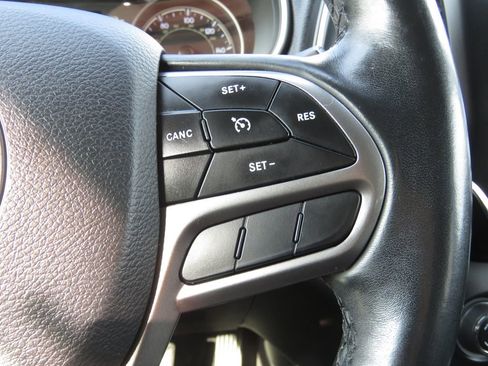 Used 2019 Jeep Cherokee Latitude Plus w/ Cold Weather Group image 22