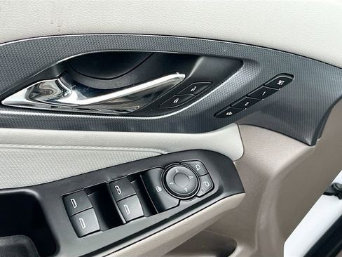 Used 2020 Chevrolet Traverse Premier FWD image 18