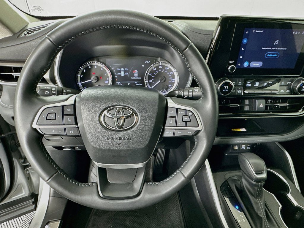 Used 2023 Toyota Highlander XLE FWD image 11