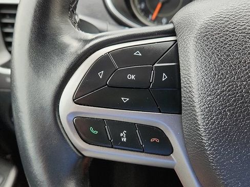 Used 2019 Jeep Cherokee Latitude Plus FWD image 16