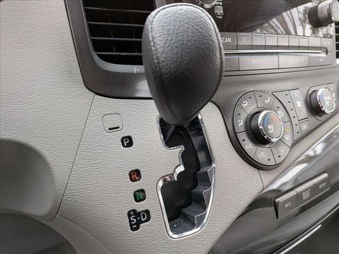 Used 2011 Toyota Sienna LE image 12