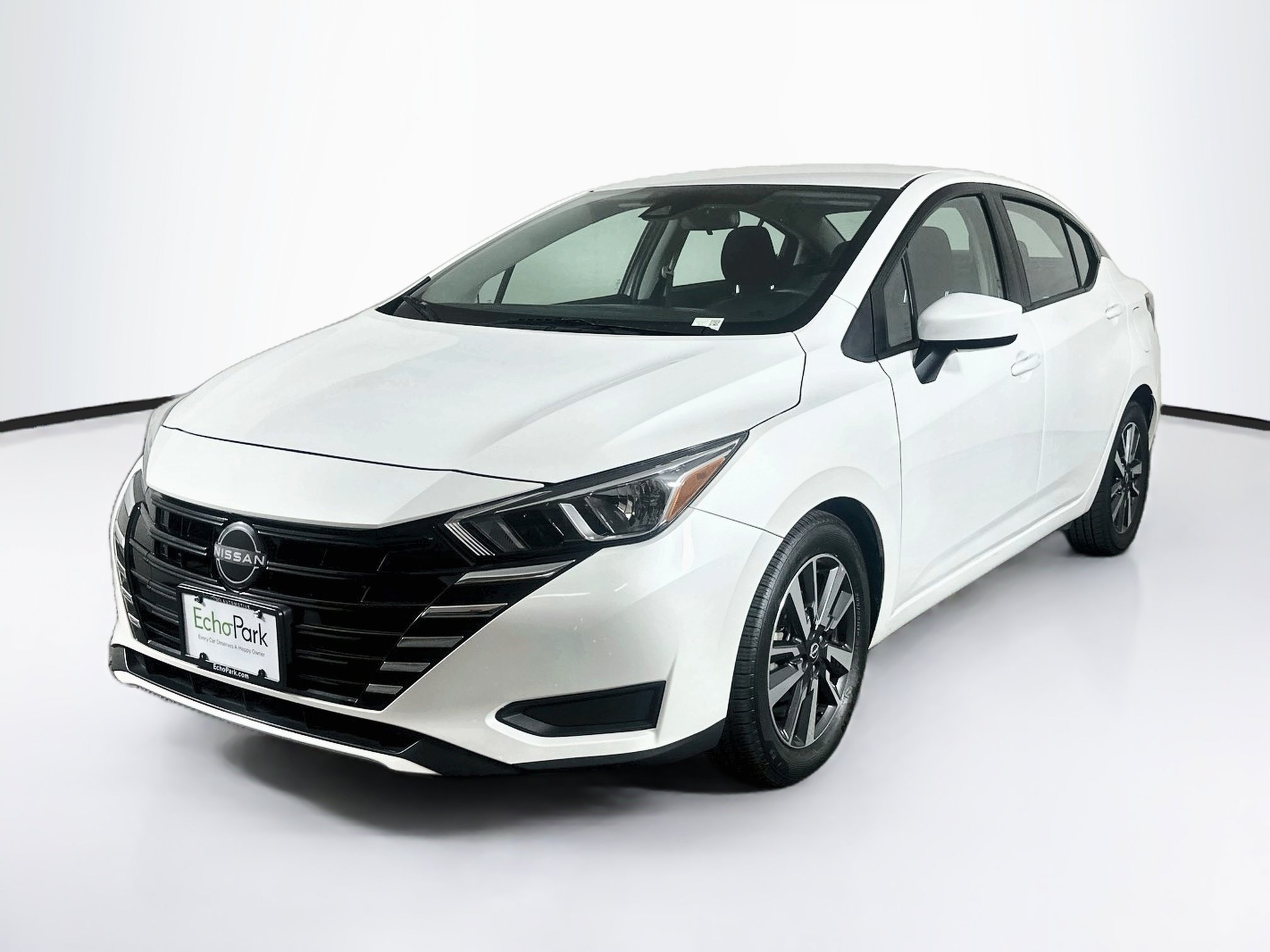 Used 2024 Nissan Versa SV FWD image 3