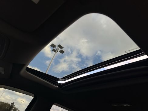 Used 2021 Chevrolet Silverado 1500 LT Trail Boss w/ Convenience Package II image 19