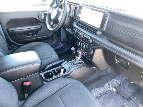 Used 2024 Jeep Wrangler Unlimited Rubicon 4xe AWD/4WD image 9