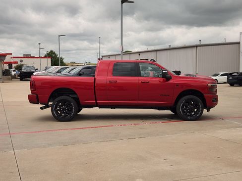 New 2026 RAM 2500 Laramie AWD/4WD image 7