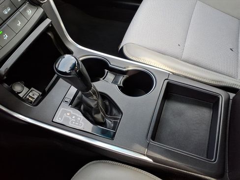 Used 2017 Toyota Camry SE image 12