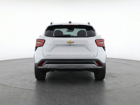 Used 2025 Chevrolet Trax LT image 7