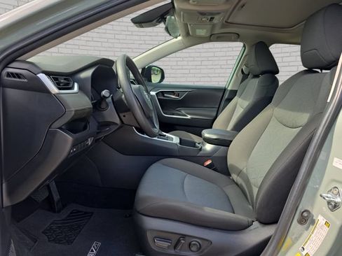 Used 2022 Toyota RAV4 XLE w/ Convenience Package FWD image 16