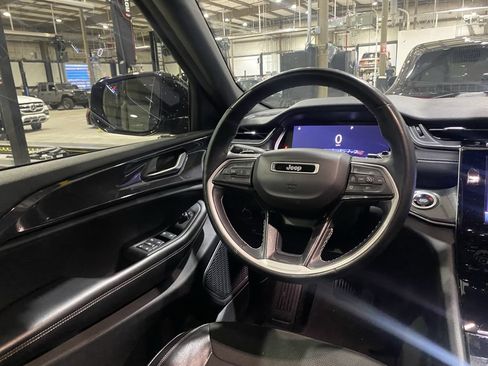 Used 2021 Jeep Grand Cherokee L Laredo RWD image 5