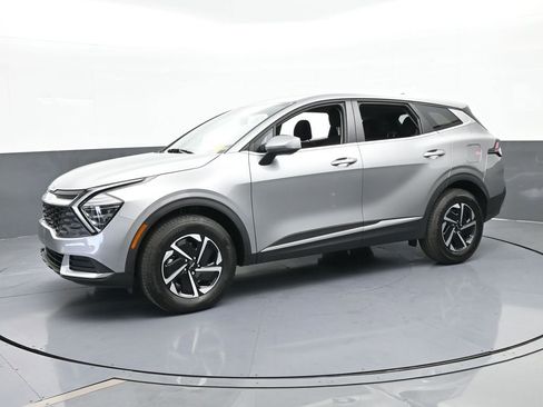 Used 2025 Kia Sportage LX image 2