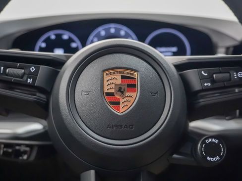 Certified 2025 Porsche Cayenne image 26