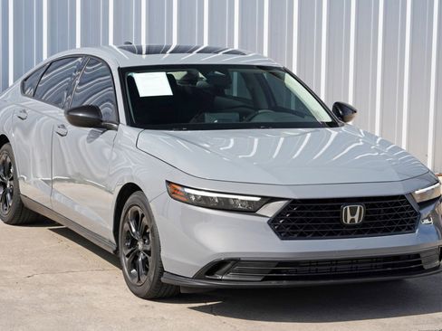 Used 2025 Honda Accord SE image 46