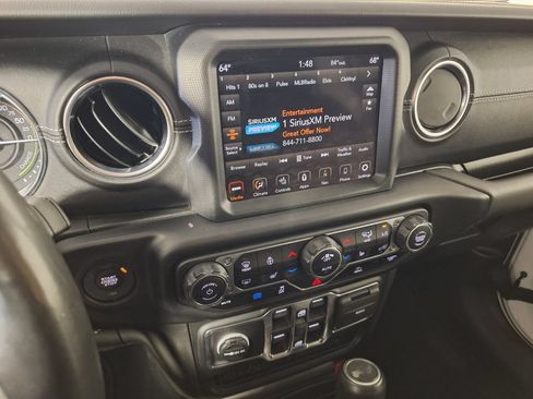 Used 2022 Jeep Wrangler Unlimited Sahara w/ Cold Weather Group AWD/4WD image 15