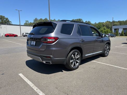 Certified 2025 Honda Pilot Touring image 5