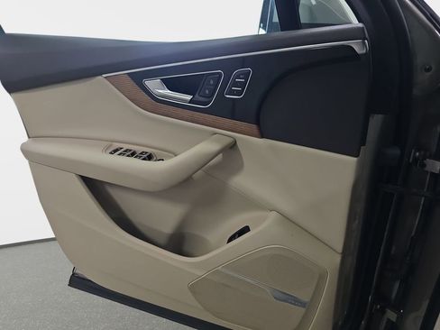 Used 2017 Audi Q7 3.0T Premium Plus w/ Premium Plus Package image 27