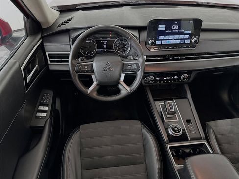 Used 2024 Mitsubishi Outlander SE image 23