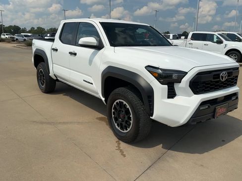 Used 2024 Toyota Tacoma TRD Off-Road AWD/4WD image 3