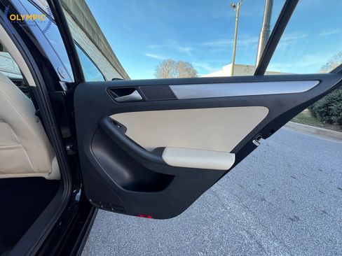 Used 2018 Volkswagen Jetta Wolfsburg Edition image 40