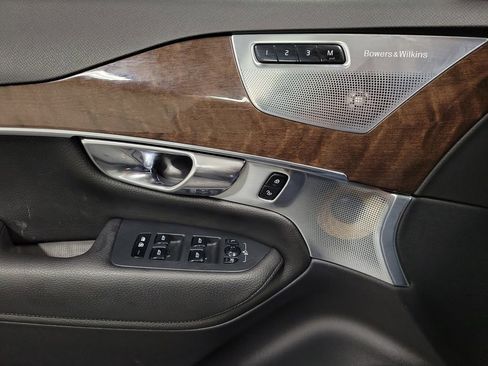 Used 2016 Volvo XC90 T6 Momentum w/ Momentum Plus Package image 21