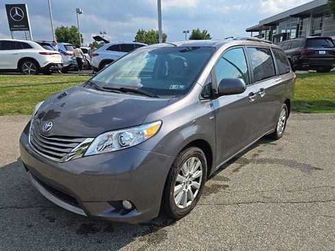 Used 2017 Toyota Sienna XLE Premium AWD/4WD image 10